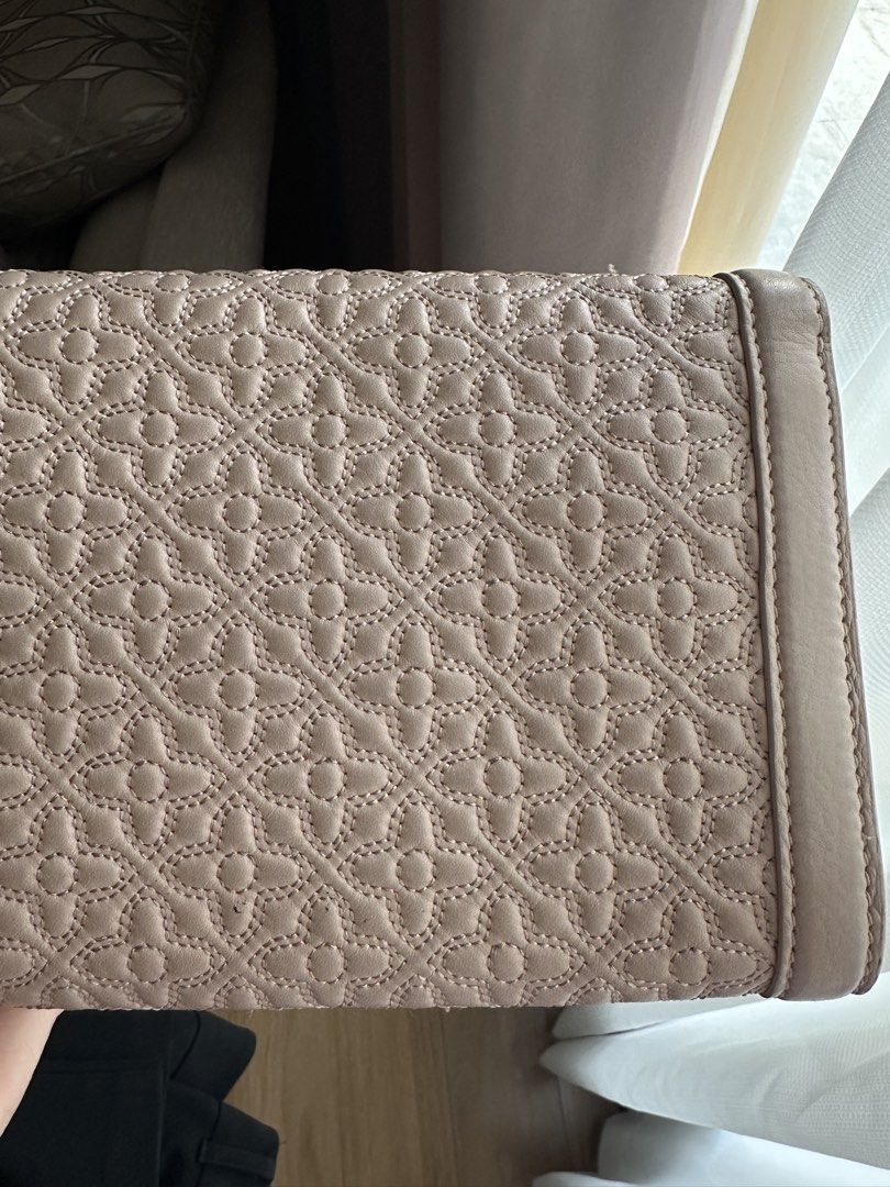 Tory Burch Quilt Small Flap Bag Pink Leather (Category: Luxury Bags & Wallets) located in Quezon City. Submitted by blues.clothes (Listing ID 1457934319, Image 3). Description: - Tory Burch Quilted Small Flap Bag - Color: Soft Pink Leather - Gold-tone Tory Burch Logo Hardware - Compact size, perfect for essentials - back part is a bit discolored.