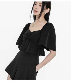 (Category: ) located in . Submitted by prettywardrobe123 (Listing ID 1458000042, Image 1). Description: .