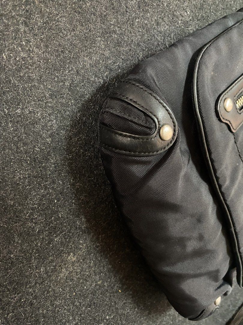 TUMI Crossbody Black Bags (Category: Sling Bags) located in Quezon City. Submitted by loloyz123 (Listing ID 1457915074, Image 3). Description: TUMI Crossbody Black Bags Condition: Very good Color rate: 10/10 Color: Black Size: L: 12 w: 11 inches.