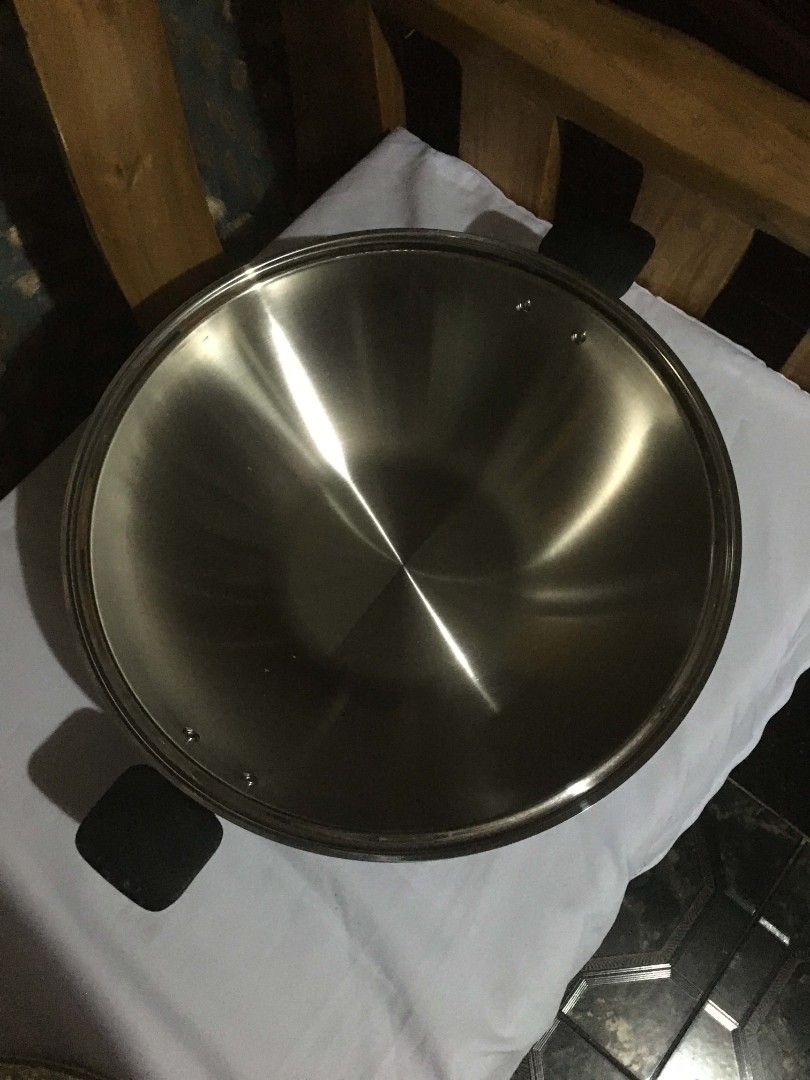 Tupperware Chef Inspire Wok with Glass Lid (Category: Cookware & Accessories) located in Manila. Submitted by koshibuys (Listing ID 1457979332, Image 3). Description: - Tupperware Chef Inspire Wok - Includes glass lid with handle - Ideal for healthy cooking - Inspired by good living - High-quality Tupperware product - Never used.