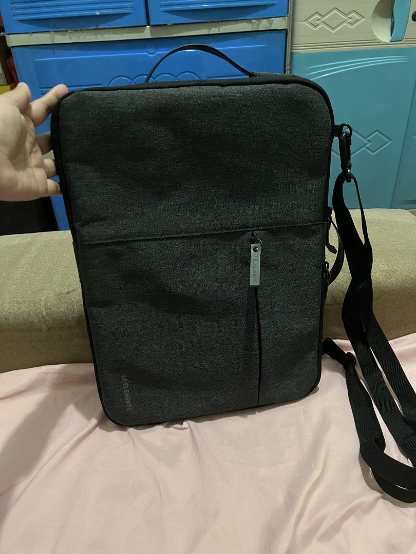 U Elements Equipt Tech 211 Multifunctional Laptop Bag 15-inch (Category: Laptop Bags & Sleeves) located in Manila. Submitted by jovalbarez (Listing ID 1458048658, Image 2). Description: Laptop bag with lots of compartments Brand: U Elements Color: Dark Gray Size: 15 inch Dimensions: 18.5 x 31 cm Thickness: 8.5 cm Material: Polyester Weight: 0.55 kg Volume: 5 L - 2-way side handles - water-repellent - fits up to 15 inch laptops (mine is 17 inch, a