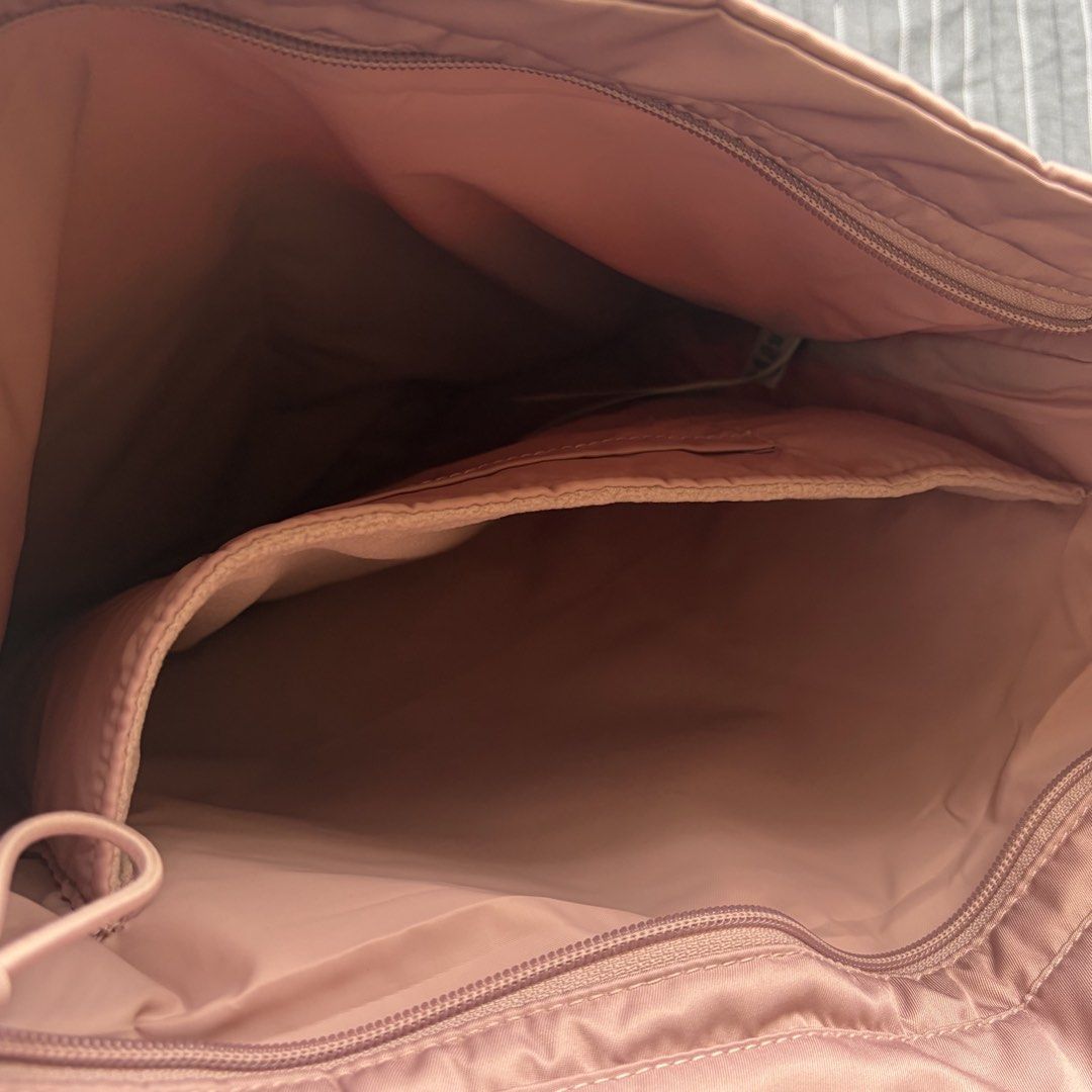 Under Armour Women's Studio Lite Backpack (Category: Laptop Bags & Sleeves) located in Manila. Submitted by mimitchii (Listing ID 1457921871, Image 3). Description: .