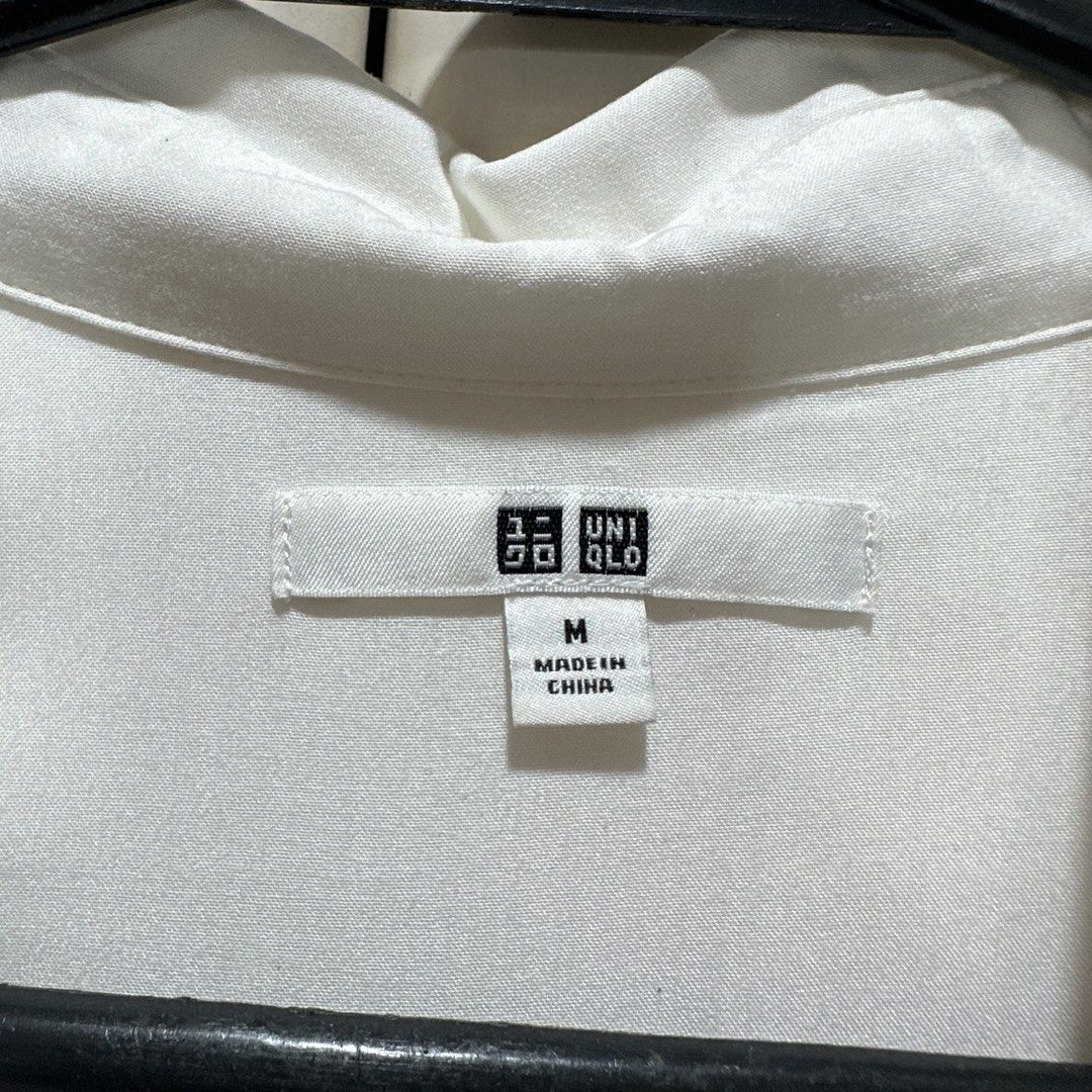 Uniqlo - White Long Sleeve Blouse (Category: Longsleeves) located in Muntinlupa City. Submitted by pickjes (Listing ID 1457913970, Image 3). Description: Brand: Uniqlo Size: Medium Color: White Measurements: • Shoulder - 15” • Chest - 18” • Length side - 21” • Sleeve - 21” Condition: Used with care Minor flaw: blue ink stain on the back of left sleeve (see last photo) Wash tag detached RFS: Decluttering Very nice color, presko, classic versatile 
