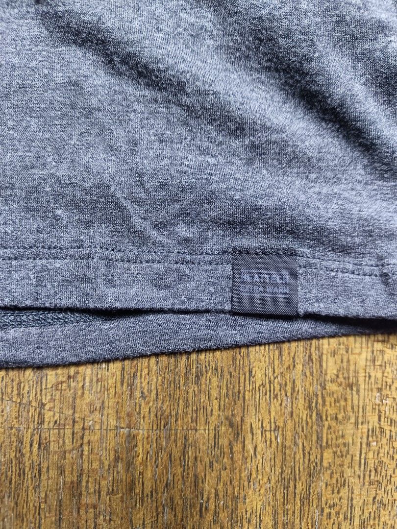 Uniqlo HEATTECH Extra Warm medium mens (Category: Longsleeves) located in Mandaluyong City. Submitted by heatgear (Listing ID 1458022003, Image 2). Description: - Uniqlo HEATTECH Extra Warm Long-Sleeved Shirt - Color: Grey Marl - Size: Medium (M) - Material: Acrylic, Rayon, Polyester, Spandex - Ideal for layering in cold weather - Provides excellent warmth and comfort - Made in China chest 88-96cm 170/95 350 + sf location mandaluyong.