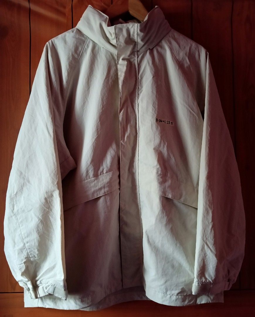 UNIQLO Men's Stand Collar Blouson (Category: Coats, Jackets and Outerwear) located in Basista. Submitted by purpleens_shop (Listing ID 1457970409, Image 2). Description: .