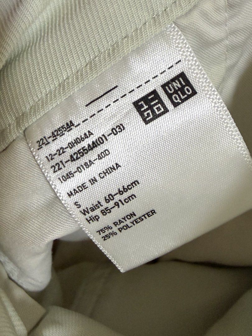 Uniqlo Pants (Category: Other Bottoms) located in Imus. Submitted by piecesbyfeli (Listing ID 1457969222, Image 3). Description: — Fits size S — No issues — MOP: GCASH ONLY (strictly PAY AS YOU ORDER ‼️) — MOD: Lalamove / Angkas / J&T (BUYER WILL SHOULDER THE FEE) — PM if interested! .