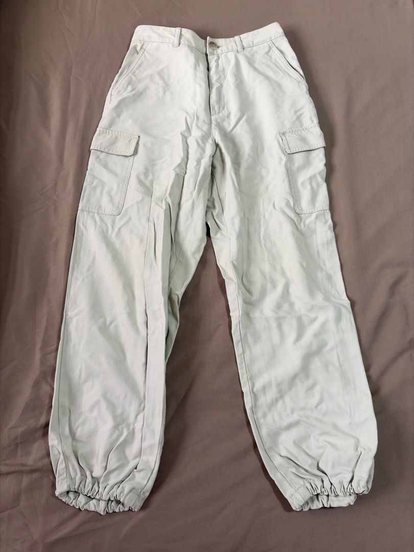 Uniqlo Pants (Category: Other Bottoms) located in Imus. Submitted by piecesbyfeli (Listing ID 1457969222, Image 1). Description: — Fits size S — No issues — MOP: GCASH ONLY (strictly PAY AS YOU ORDER ‼️) — MOD: Lalamove / Angkas / J&T (BUYER WILL SHOULDER THE FEE) — PM if interested! .