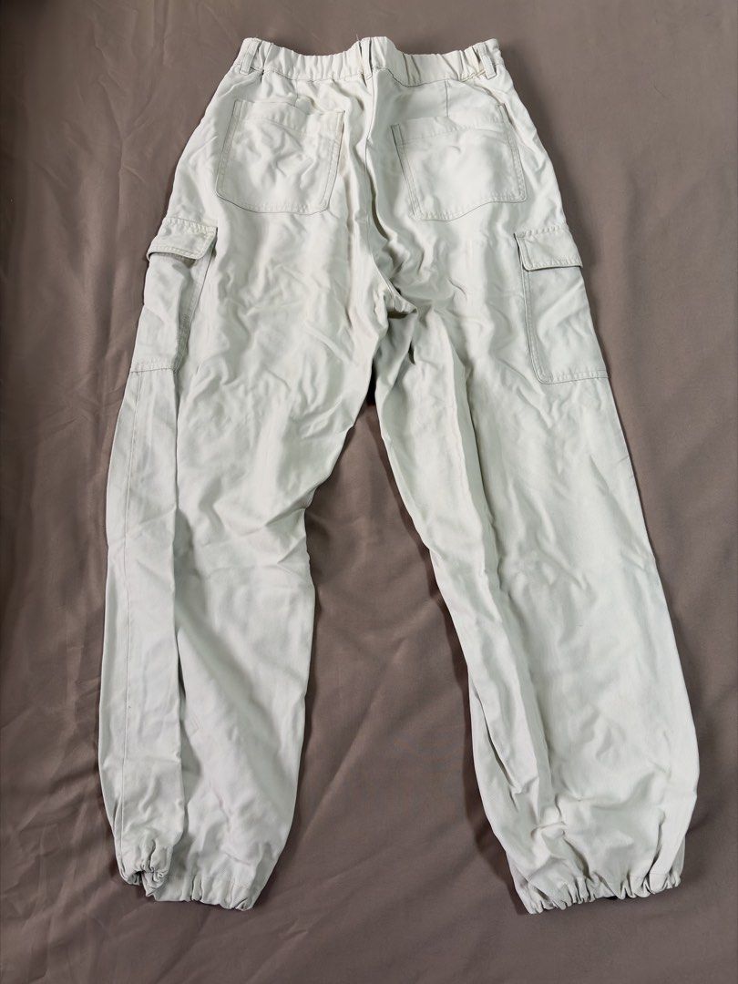 Uniqlo Pants (Category: Other Bottoms) located in Imus. Submitted by piecesbyfeli (Listing ID 1457969222, Image 2). Description: — Fits size S — No issues — MOP: GCASH ONLY (strictly PAY AS YOU ORDER ‼️) — MOD: Lalamove / Angkas / J&T (BUYER WILL SHOULDER THE FEE) — PM if interested! .