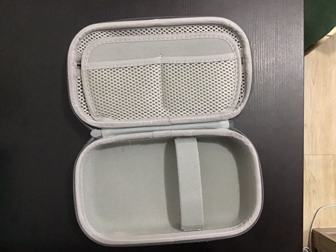USAMS Travel Organizer Pouch (Category: Purses & Pouches) located in Manila. Submitted by keenlion_87502d (Listing ID 1458094635, Image 2). Description: - EVA hard Shell - Soft Velvet Interior - Good Quality - Excellent Condition - Slighty used 200 Rfs: need funds and not being used anymore Buyer will shoulder delivery fee .