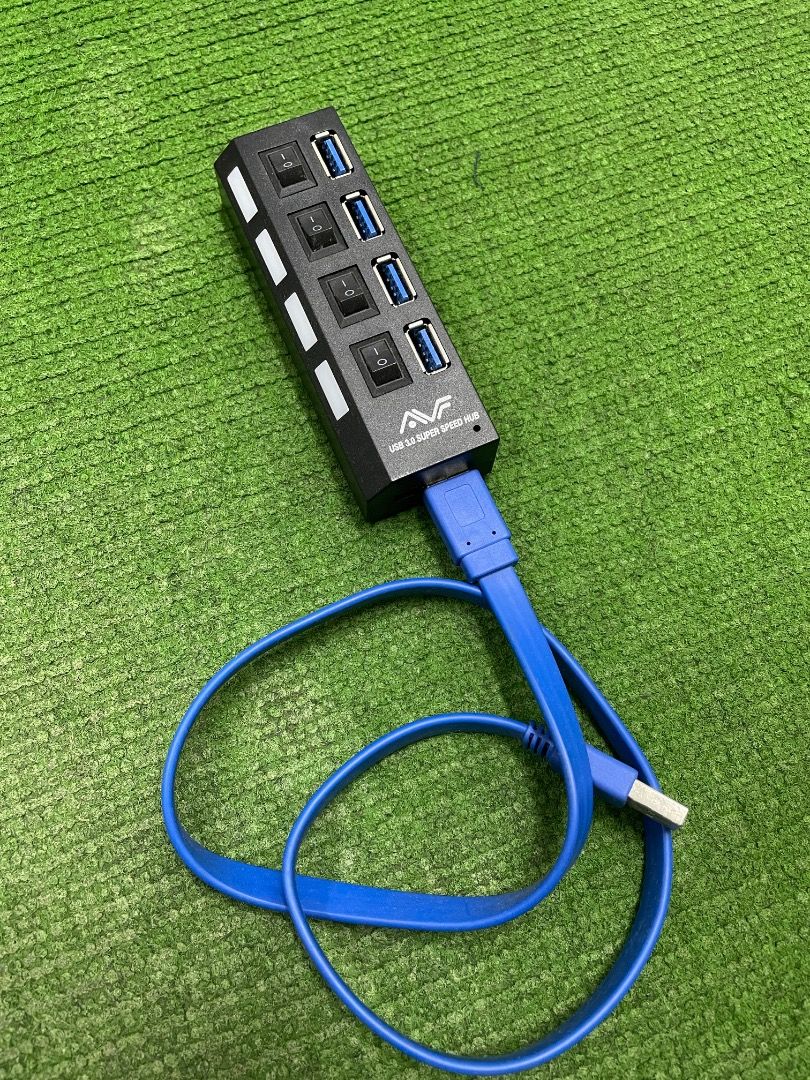 USB Splitters (Category: Other Accessories) located in Kuala Lumpur. Submitted by andriiust5 (Listing ID 1457981632, Image 2). Description: - 4-ports/6-ports USB hub - Price mentioned is for all 3 splitters - all 3 in working condition .