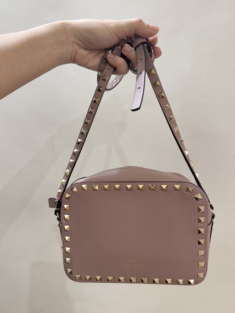 Valentino | Authentic (Category: Luxury Bags & Wallets) located in Zamboanga. Submitted by zafee.27 (Listing ID 1455621437, Image 2). Description: 📌 Guaranteed authentic 📌 Condition: SA (almost new) 📌 Includes: dustbag, authenticity card 📌 Issue: none 📌 Layaway - 1 month - 30% downpayment.