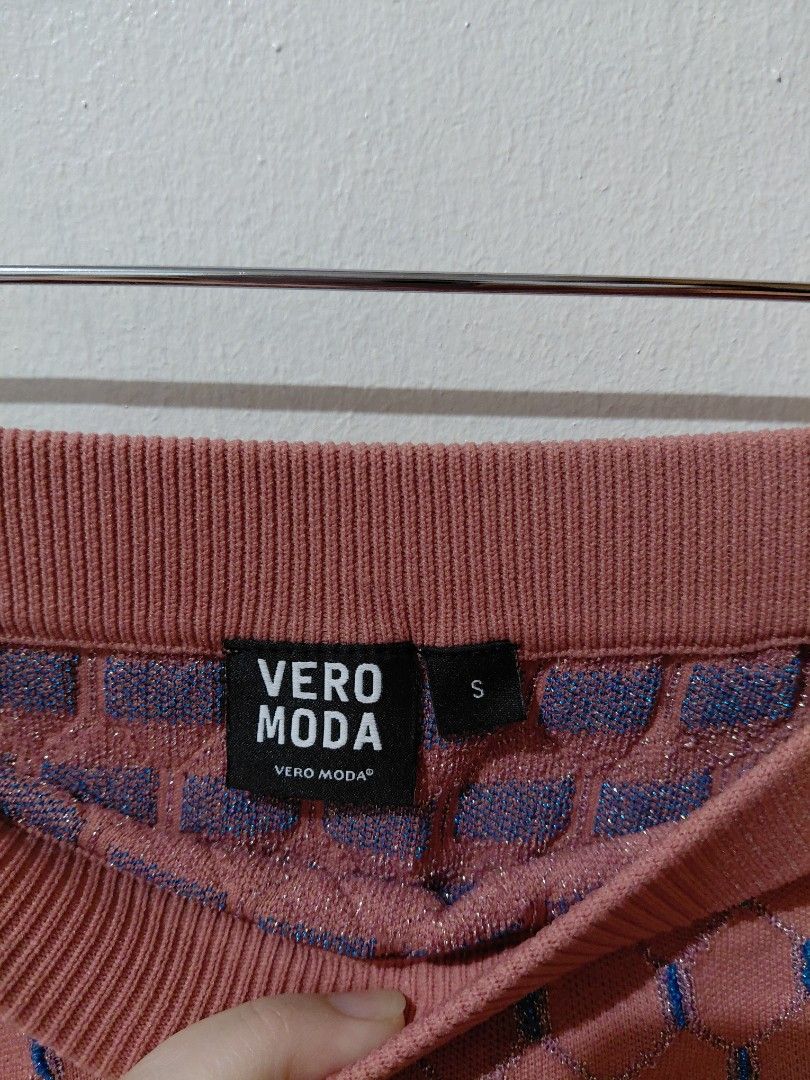 Vero Moda Textured Knit Skirt (Category: Skirts) located in Tarlac. Submitted by wornwardrobe (Listing ID 1458096395, Image 2). Description: Measurements when laid flat: -width: 12" -length: 17.5" Kindly note: This item is currently not on-hand and will be shipped within 7–14 days. Message me to check the next available shipping date! Thank you!.