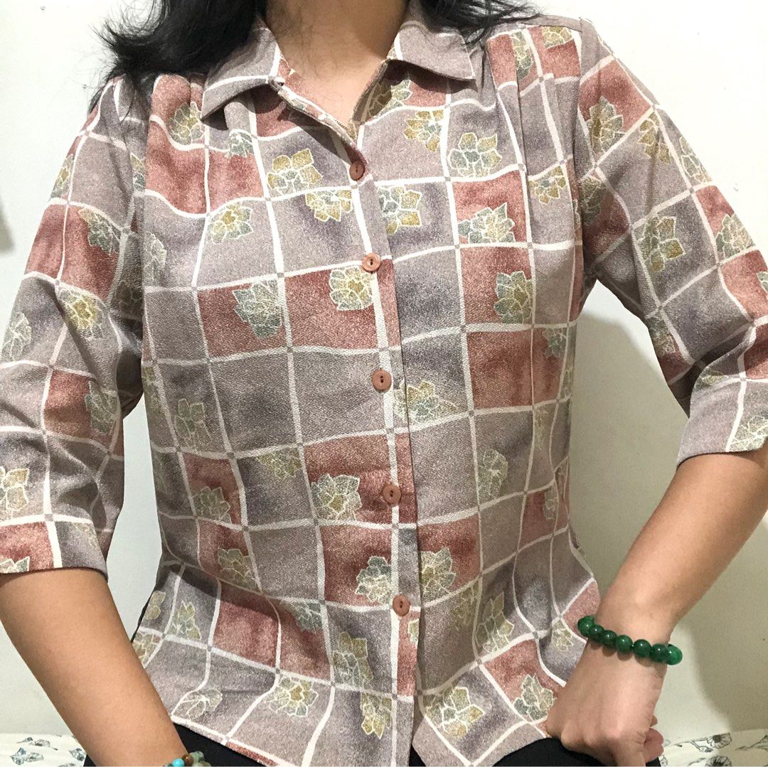 vintage / unique tops / office blouses (Category: Blouses) located in Davao. Submitted by Sheonclutter (Listing ID 1457926145, Image 2). Description: Padded Brown plaid blouse * Pre-loved * L * textured tela polyes flowy (no need to iron) manage expectation! PAYO mop gcash 159 + SF (shouldered by buyer) **RFS: Slowly decluttering my closet.. letting go of clothes I no longer wear.**.