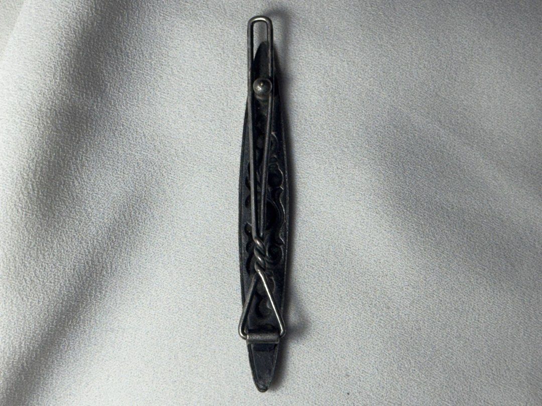Vintage hair clip (Category: Hair Accessories) located in Ligao. Submitted by veetrinkets (Listing ID 1457983093, Image 2). Description: needs cleaning.