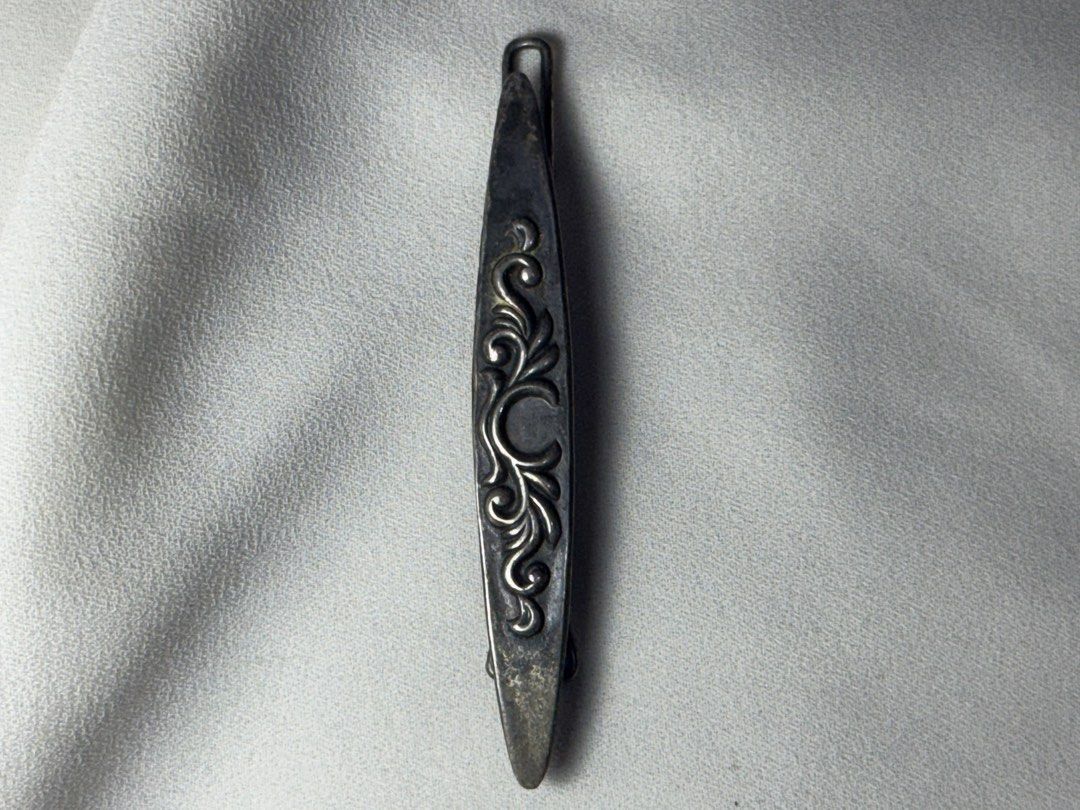Vintage hair clip (Category: Hair Accessories) located in Ligao. Submitted by veetrinkets (Listing ID 1457983093, Image 1). Description: needs cleaning.