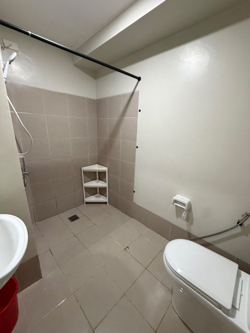 Vista Pointe Katipunan Condo (Category: Apartments & Condos) located in Paranaque City. Submitted by johnrramirez88 (Listing ID 1457979849, Image 2). Description: *Vista Pointe* Location: Vista Pointe by Vista Residences, Katipunan Avenue, Loyola Heights, Quezon City • Walking distance to Ateneo de Manila & Miriam College • ⁠Easy access to shopping malls and restaurants 1 Bedroom with 1 T/B 27.69 sqm 20th Floor No Parking Furnished Unit • 1 Doubl