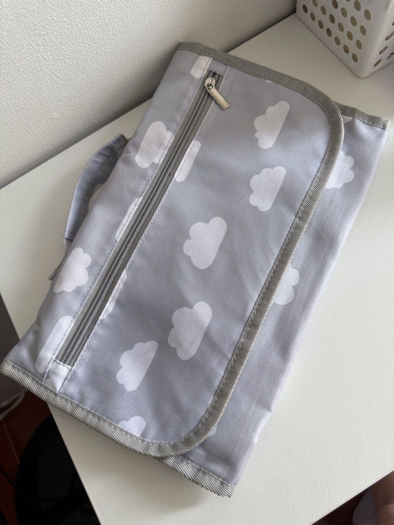 Waterproof Diaper Changing Pad (Category: Changing Mats & Accessories) located in Quezon City. Submitted by klengkerz (Listing ID 1457924674, Image 2). Description: .