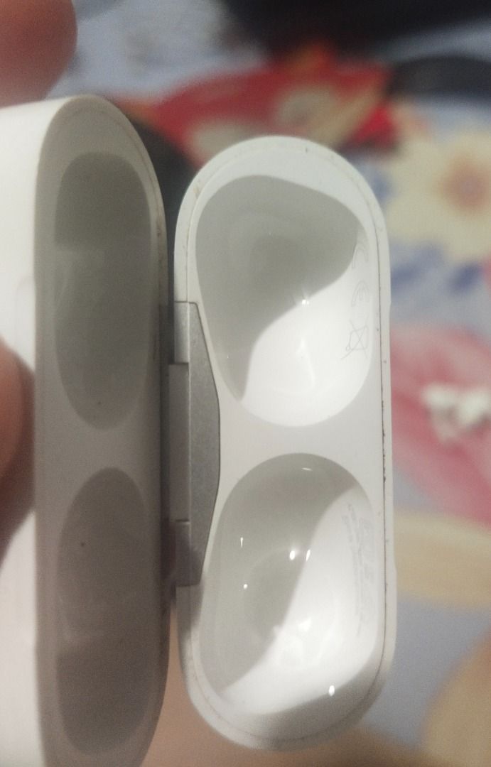 White Earphone (Category: Headphones & Headsets) located in Pasig City. Submitted by bella2024m66494 (Listing ID 1458028488, Image 1). Description: - White charging case for earphones - Small indicator light on the front - Smooth, rounded design fits comfortably in hand - Keeps your earphones charged .