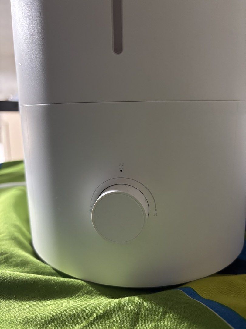 White Humidifier with Adjustable Mist Output (Category: Air Purifiers & Dehumidifiers) located in Manila. Submitted by zemira.elaine (Listing ID 1457917669, Image 3). Description: Original Price: P2k + SELLING PRICE: P800 (non-negotiable) Rfs: Upgraded to a newer version of xiaomi humidifier - White humidifier - Adjustable mist output via knob - Water level indicator on the side - Includes power cord - Ideal for maintaining air moisture - Simple 