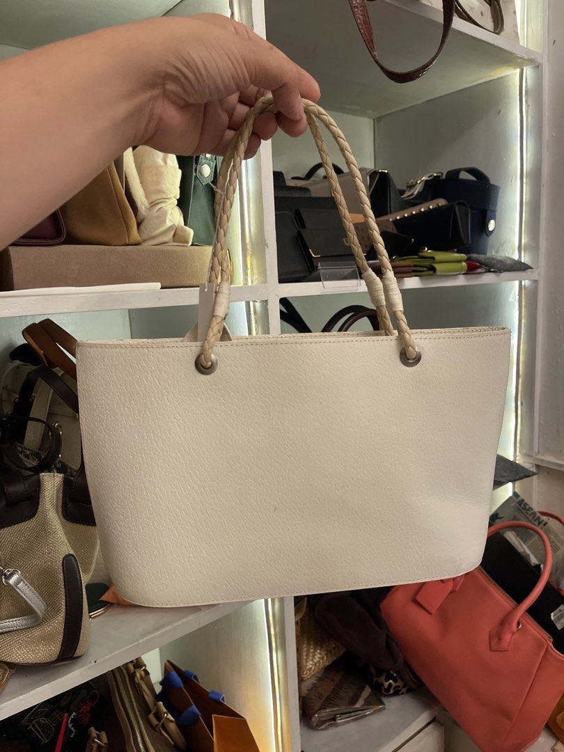 White Textured Tote Bag with Braided Handles (Category: Tote Bags) located in Marilao. Submitted by wardrovearchives (Listing ID 1458025044, Image 1). Description: - White textured tote bag - Features braided rope handles - Simple and classic design - Plenty of space inside - Great for everyday use - Matches with many outfits - A versatile bag for your essentials.