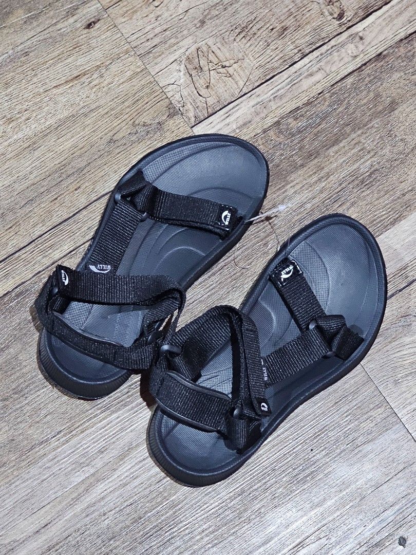 WILLY Black Sport Sandals (Category: Flats & Sandals) located in Manila. Submitted by aawardrobes (Listing ID 1457970519, Image 2). Description: - Black Willy sandals - Adjustable straps for a perfect fit - Comfortable footbed for all-day wear - Ideal for walking and casual outings - Easy slip-on design.