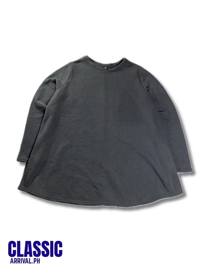WOMEN OVERSIZE SWEATSHIRT (Category: Coats, Jackets and Outerwear) located in Navotas City. Submitted by classicarrival.ph (Listing ID 1458038522, Image 1). Description: Size: M(on tag) Best fit: L-XL Length: 28 Width: 30 Flaw: none EXCELLENT CONDITION⭐️ .