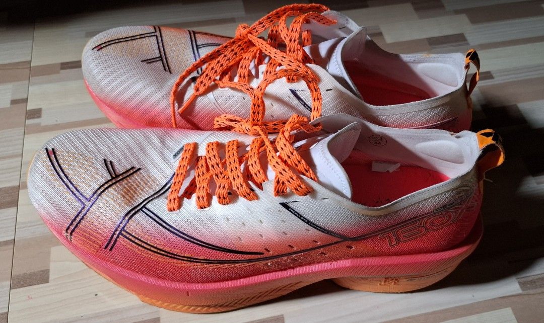 XTEP 160X 6.0 PRO (Category: Sneakers) located in Manila. Submitted by anthonyata85207 (Listing ID 1457912300, Image 2). Description: - Xtep 160X 6.0 Pro - Size: 10.5 US / 44 EU - Type: Lightweight Carbon aplated racing shoes - Ideal for: Speed training and race day -personal use not ukay -negotiable.