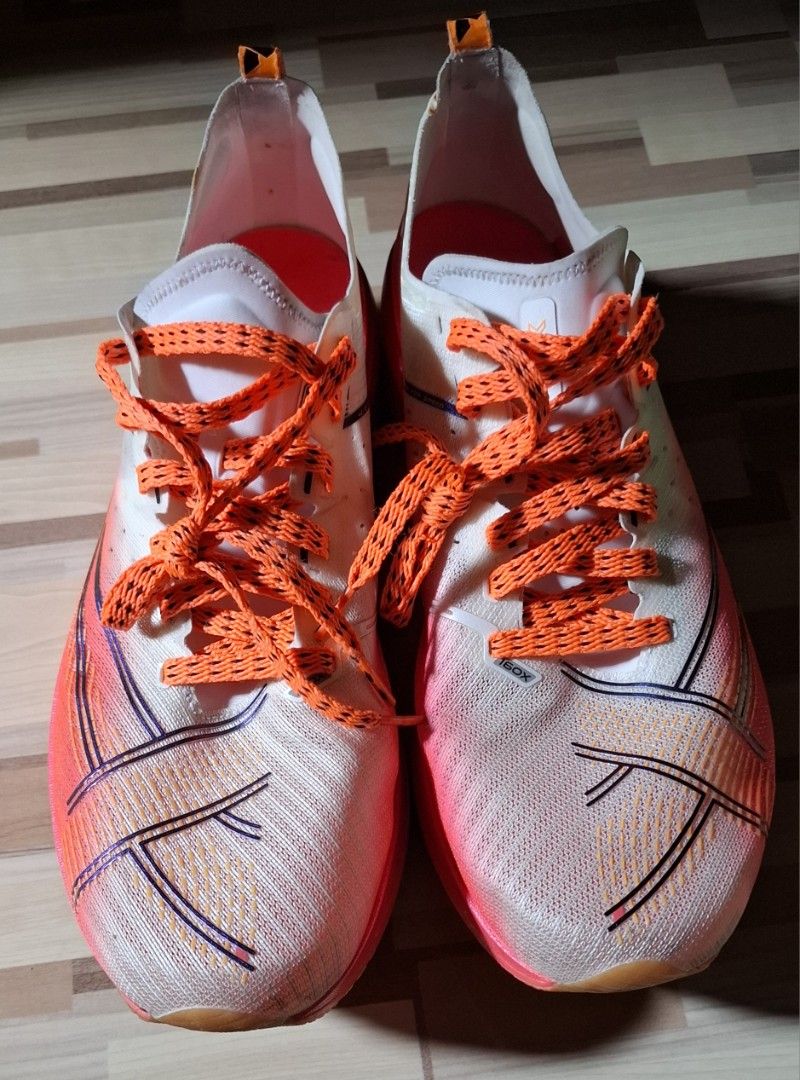 XTEP 160X 6.0 PRO (Category: Sneakers) located in Manila. Submitted by anthonyata85207 (Listing ID 1457912300, Image 3). Description: - Xtep 160X 6.0 Pro - Size: 10.5 US / 44 EU - Type: Lightweight Carbon aplated racing shoes - Ideal for: Speed training and race day -personal use not ukay -negotiable.