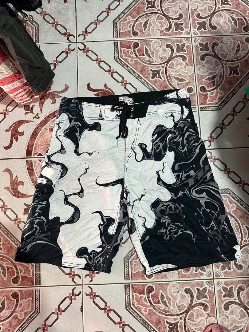 Y2k Fox Racing (Category: Shorts) located in Alitagtag. Submitted by bhthrift_30 (Listing ID 1458018378, Image 2). Description: y2k fox racing boardshort Size 34 excellent as new condition 1500 freeship.