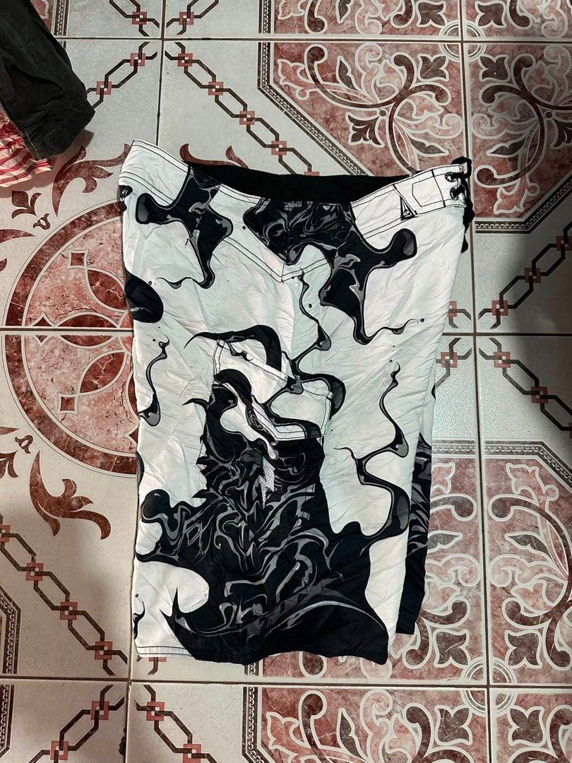 Y2k Fox Racing (Category: Shorts) located in Alitagtag. Submitted by bhthrift_30 (Listing ID 1458018378, Image 3). Description: y2k fox racing boardshort Size 34 excellent as new condition 1500 freeship.