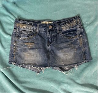 (Category: ) located in . Submitted by hanwardrobe (Listing ID 1458030447, Image 1). Description: .