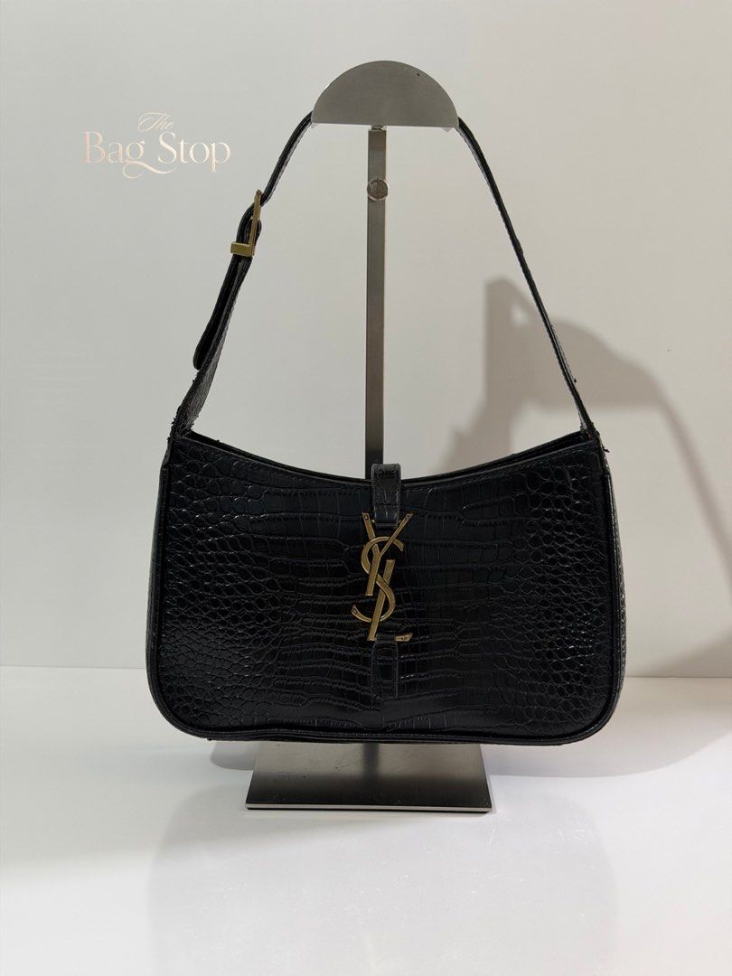 Y ES L Croc Embossed Shoulder Bag (Category: Luxury Bags & Wallets) located in Imus. Submitted by thebag_stop.948 (Listing ID 1458063955, Image 1). Description: - Japan Source Shoulder Bag - Luxurious Croc Embossed Leather - Classic Style, Ideal for Day or Evening Outings.