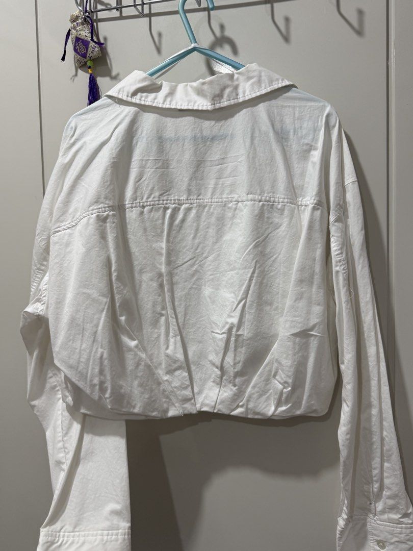 Zara Cropped Polo Shirt (Category: Longsleeves) located in Manila. Submitted by ksywn (Listing ID 1458056565, Image 2). Description: used twice good condi.
