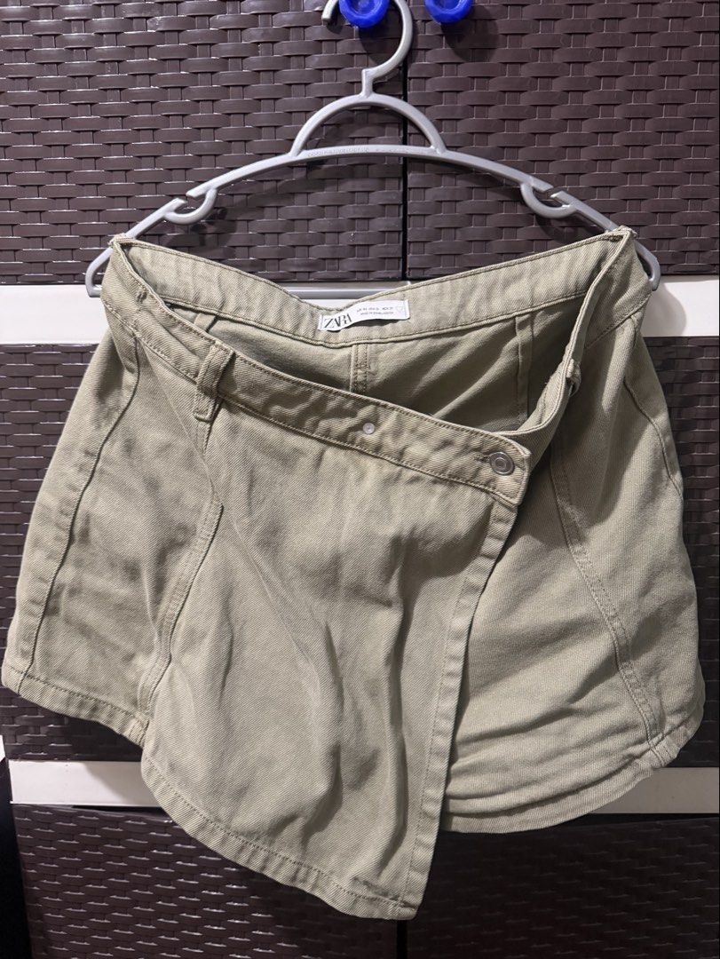 Zara denim skort shorts (Category: Skirts) located in Quezon City. Submitted by g00d.fits (Listing ID 1458005564, Image 3). Description: .