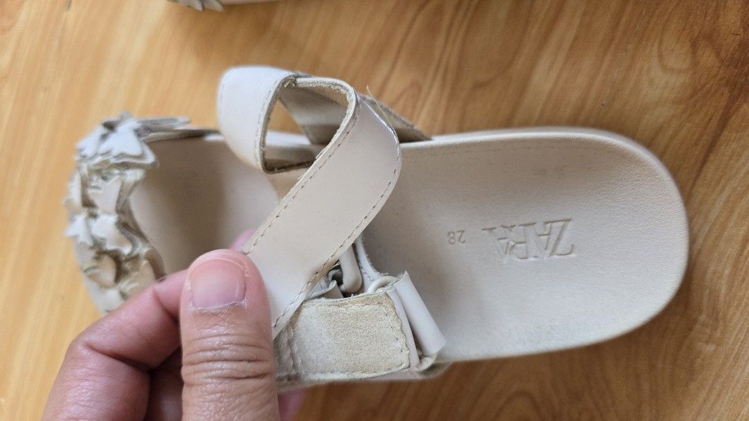 Zara White Butterfly Sandals Size 28 (Category: Flats & Sandals) located in Quezon City. Submitted by impdc1130 (Listing ID 1458081218, Image 3). Description: - Adorable white sandals from Zara - Features a charming butterfly detail on the front strap - Secure buckle closure for easy wear - Perfect for kids - Size 28.