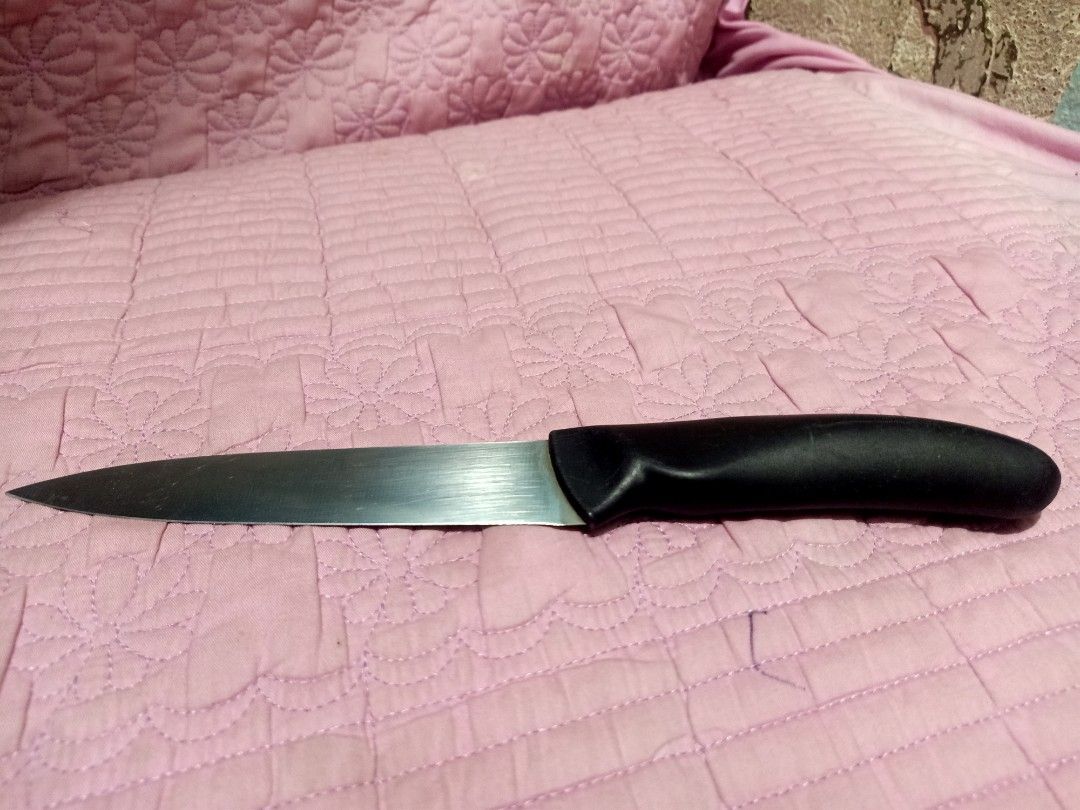 Zwilling j.a henckel knife (Category: Knives & Chopping Boards) located in Pasig City. Submitted by urdal01 (Listing ID 1458046626, Image 3). Description: zwilling j.a henckel knife goodcondition/surplus made in china sharp.
