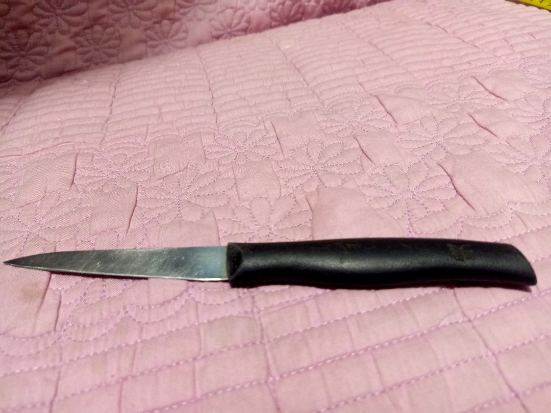 Zwilling j.a henckel sml knives (Category: Knives & Chopping Boards) located in Pasig City. Submitted by urdal01 (Listing ID 1458045138, Image 1). Description: Zwilling j.a henckel sml knives goodcondition/surplus made in spain sharp.