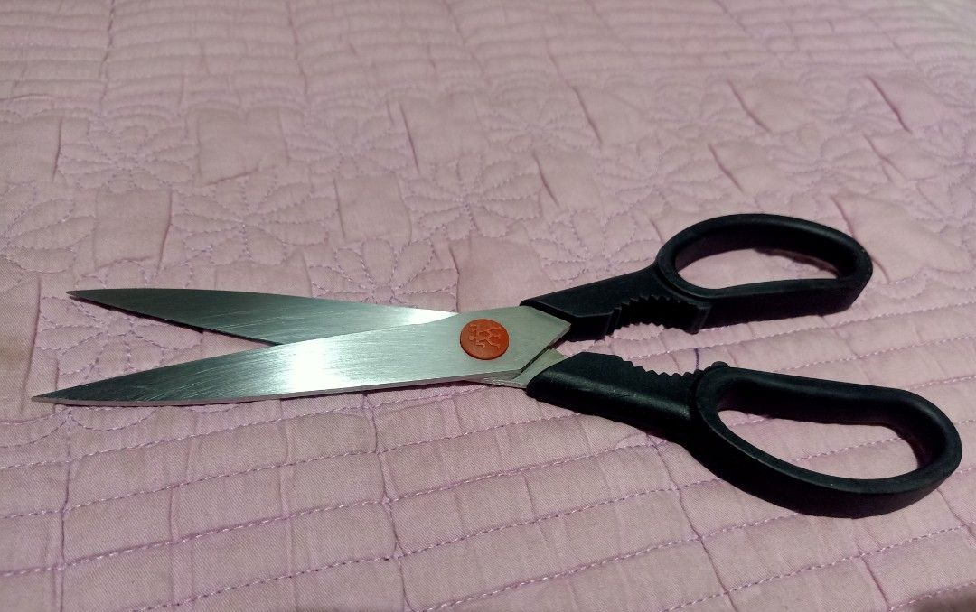 Zwilling j.a henckels scissors (Category: Dinnerware & Cutlery) located in Pasig City. Submitted by urdal01 (Listing ID 1458026121, Image 2). Description: zwilling j.a henckel scissors goodcondition/surplus sharp.