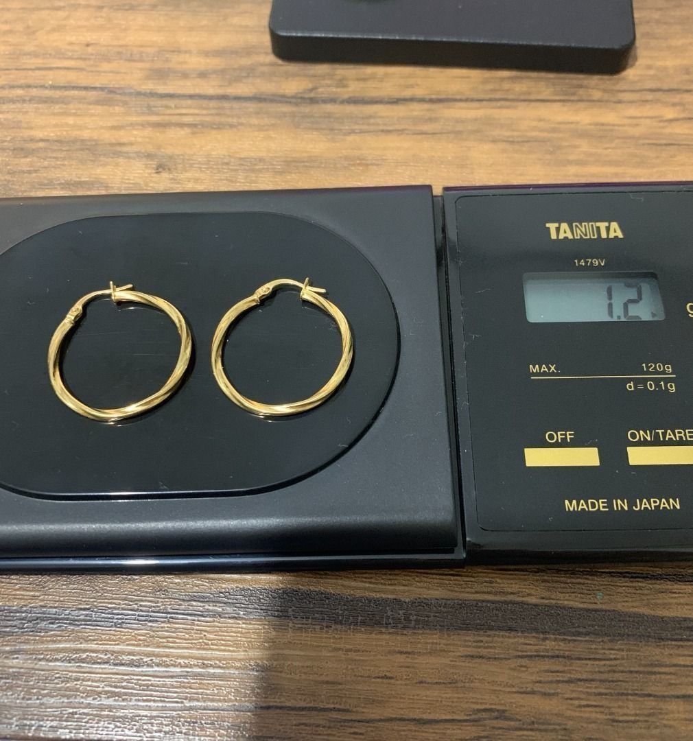 18K Saudi twist Hoop Earings (Category: Earrings) located in Antipolo. Submitted by cityproperties (Listing ID 1458295229, Image 2). Description: 25mm 1.2 grams Location Antipolo, Rizal .