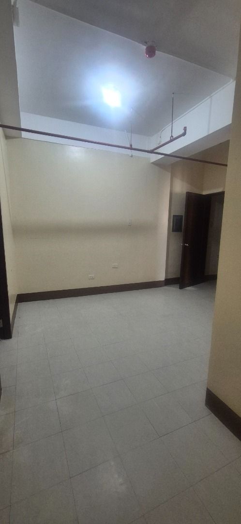 1-BR unit Kapitolyo Pasig near BGC Ortigas (Category: Apartments & Condos) located in Pasig City. Submitted by eproperties (Listing ID 1458171808, Image 3). Description: 1 bedroom unit for rent in centrally-located Kapitolyo Pasig, on a 3-story residential building. Own kitchen, bathroom and 1 bedroom. Clean, quiet and safe. Walking distance to Capitol Commons. Near Megamall, Shangri-la, Ortigas, Pioneer, Greenfield district. 7 minute drive to BG
