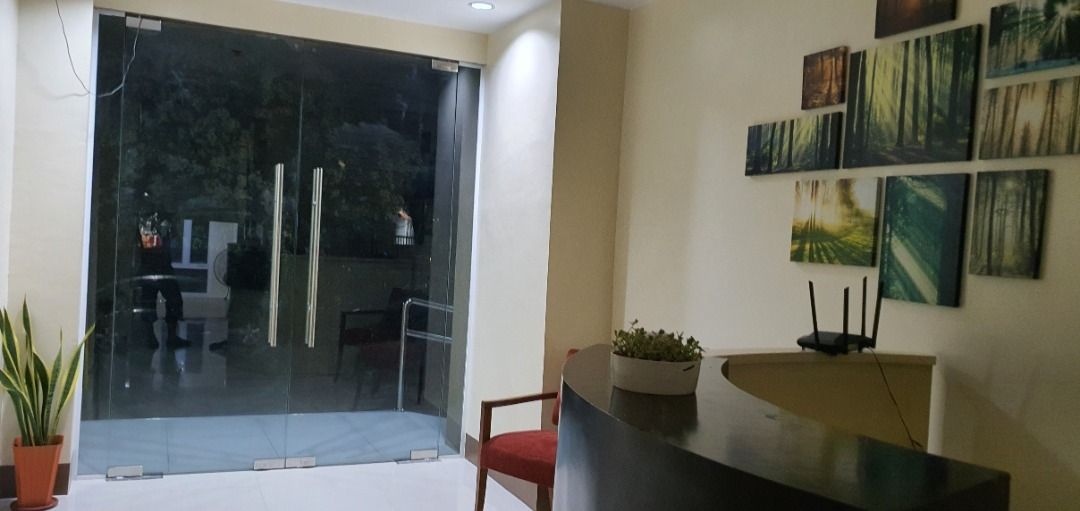 1-BR unit Kapitolyo Pasig near BGC Ortigas (Category: Apartments & Condos) located in Pasig City. Submitted by eproperties (Listing ID 1458171808, Image 1). Description: 1 bedroom unit for rent in centrally-located Kapitolyo Pasig, on a 3-story residential building. Own kitchen, bathroom and 1 bedroom. Clean, quiet and safe. Walking distance to Capitol Commons. Near Megamall, Shangri-la, Ortigas, Pioneer, Greenfield district. 7 minute drive to BG