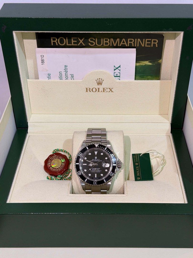 2004 Rolex Submariner Complete Set (Category: Luxury Watches) located in Manila. Submitted by lkp2026 (Listing ID 1458158442, Image 2). Description: 2004 ROLEX SUBMARINER 16610 RARE COMPLETE SET • Complete Set — Box, Papers, Tags & Booklet • Comes with the bezel guard • Double Box 💰 Price: ₱598,000 Only 📍 Meet-up: Greenhills 🔍 Authentication welcome at buyer’s preferred reputable watch shop. Serious buyers only. PM for more photos and details.