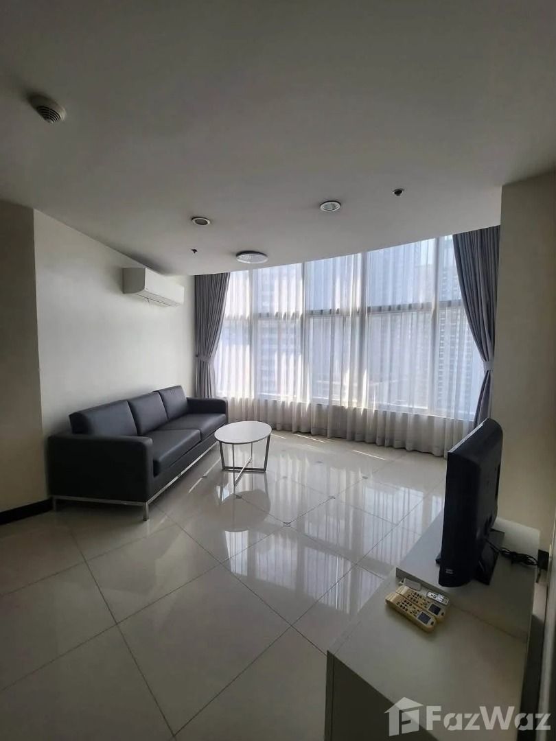 3 Bedroom Condo for rent at One Central (Category: Apartments & Condos) located in Makati City. Submitted by propertyproph (Listing ID 1458162749, Image 1). Description: 🏙️ For Rent – Spacious 3BR Condo at One Central, Makati Experience comfortable city living in this spacious 131 sqm 3-bedroom residence at One Central Makati. Offering generous living space and a practical layout, this property is ideal for families, professionals, or executives