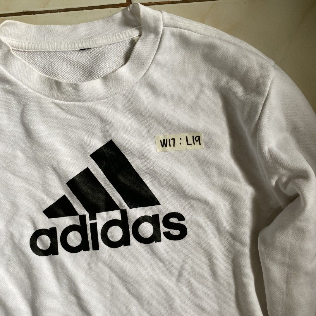Adidas Cropped Long Sleeve Sweatshirt White (Category: Longsleeves) located in Roxas City. Submitted by xyddvs (Listing ID 1458149896, Image 2). Description: W-17 L-19.