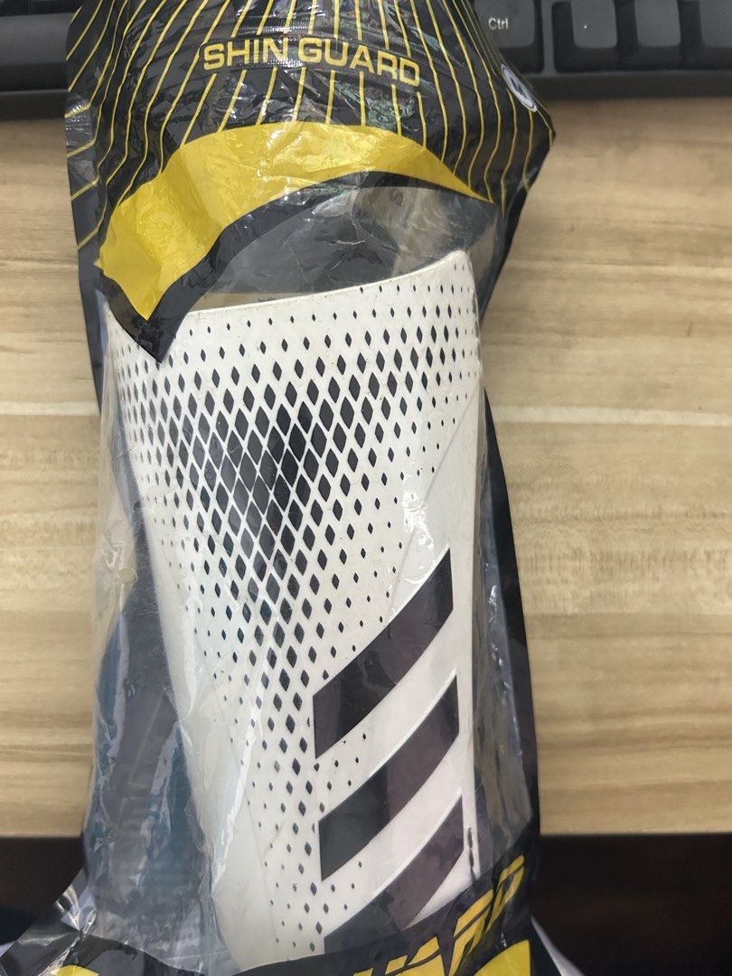 Adidas Predator 20 Training SHIN GUARD White Black (Category: Racket and Ball Sports) located in Subic. Submitted by cha_declutters (Listing ID 1458182004, Image 2). Description: - Adidas Predator 20 training shin guards - Price is very negotiable!! - bought for around ₱600 - Size: Medium RFS: - it’s too big for me - don’t play football anymore 💵 MOP: Gcash, Maya, Maribank 🚚 MOD: J&T, Lalamove 📍Can meet around Taft avenue.