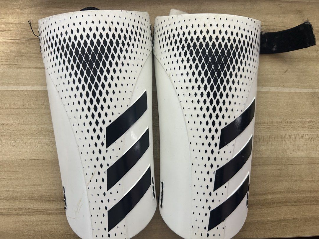 Adidas Predator 20 Training SHIN GUARD White Black (Category: Racket and Ball Sports) located in Subic. Submitted by cha_declutters (Listing ID 1458182004, Image 1). Description: - Adidas Predator 20 training shin guards - Price is very negotiable!! - bought for around ₱600 - Size: Medium RFS: - it’s too big for me - don’t play football anymore 💵 MOP: Gcash, Maya, Maribank 🚚 MOD: J&T, Lalamove 📍Can meet around Taft avenue.