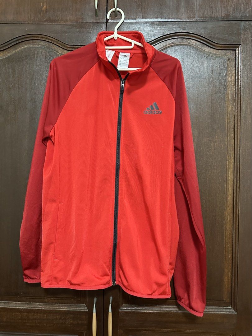 Adidas Red Jacket (Category: Coats, Jackets and Outerwear) located in San Fernando. Submitted by toffee30 (Listing ID 1458161839, Image 1). Description: .