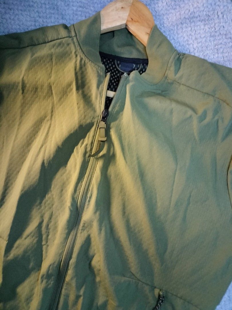 Adidas zne track jacket in green (Category: Coats, Jackets and Outerwear) located in Manila. Submitted by cyn.declutters (Listing ID 1458145598, Image 3). Description: full zip clousure , 2 side pockets adidas logo on sleeves 20" 25 in good condition loc Cainta.
