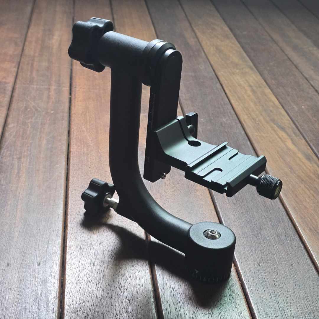 Adjustable Camera Mount Bracket Arm (Category: Tripods & Monopods) located in Singapore. Submitted by gohst2026 (Listing ID 1458115539, Image 1). Description: - Black metal camera mount - Adjustable knobs for easy positioning - Flexible curved arm for various angles - Includes a clamp for secure attachment - Ideal for photography setups.