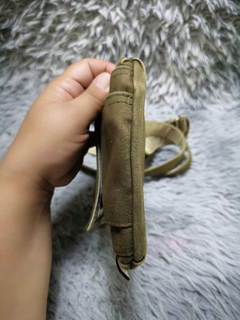 Adjustable Shoulder Strap Crossbody Bag (Category: Cross-body Bags) located in Santa Cruz. Submitted by jmy_surplus.2 (Listing ID 1458293890, Image 2). Description: Size ; L - 9 W - 6.2 Color ; Olive Green Type ; Crossbody Bag Brand ; No brand Material ; Nylon Style ; Zipper Closure Travel Crossbody Bag LR 164 JMY 5 Batch #216.